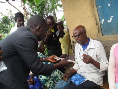 reading-glasses-change-lives