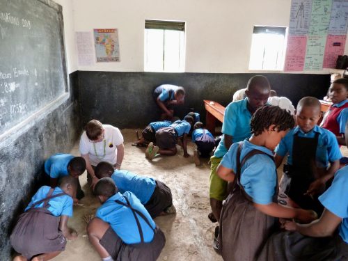 Uphill children learn simple games