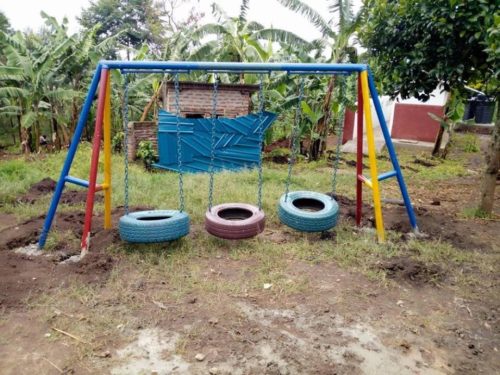 metal framed tyre swings