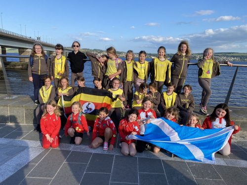 The group of Newport Brownies and Rainbows who did a sponsored walk across the Tay Bridge for The Uphill Trust