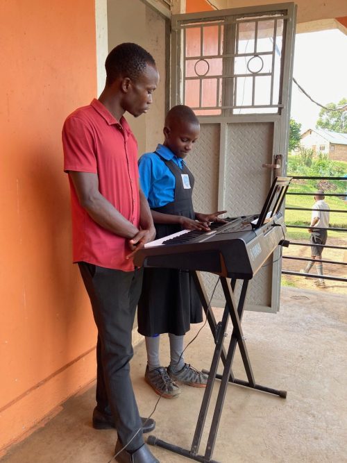 keyboard lessons for uphill pupils